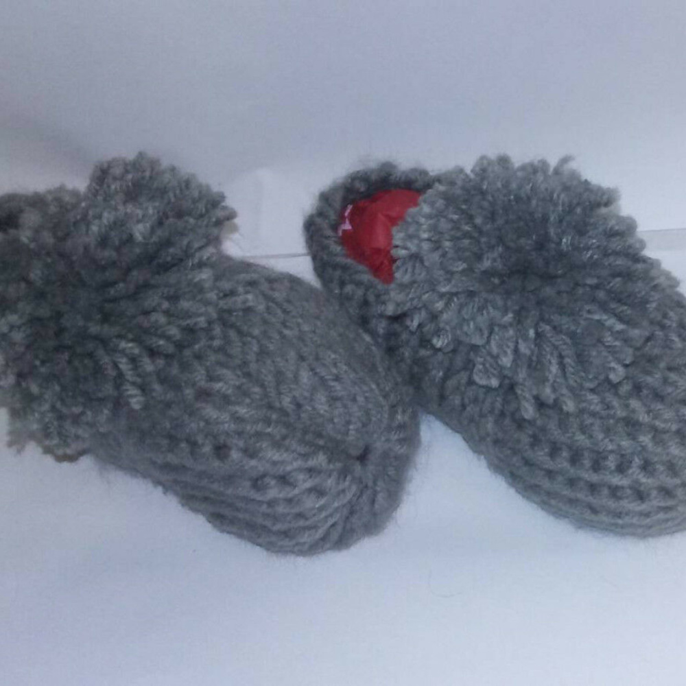 Slippers children medium grey yarn hand made NWT